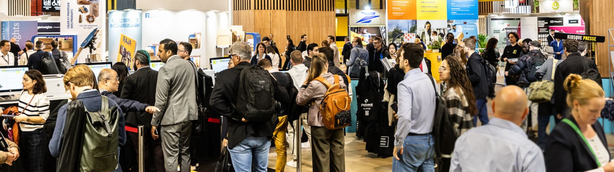 Foule de visiteurs au salon Paris Retail Week